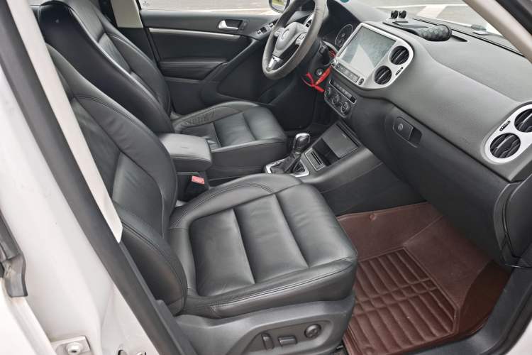 Used Volkswagen Tiguan 2015 1.8TSI Automatic Two-Wheel Drive Comfort Edition Interior 4