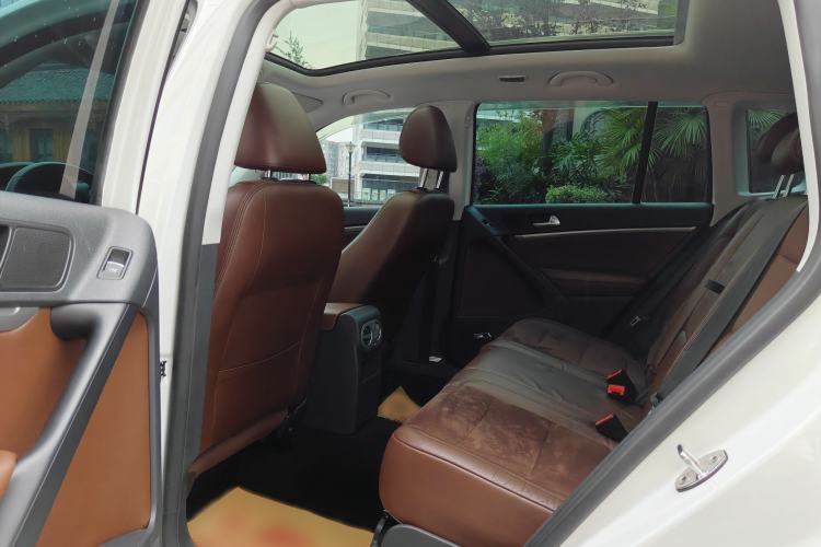 Used Volkswagen Tiguan 2015 2.0 TSI Automatic All-Wheel Drive Flagship Edition Interior 4