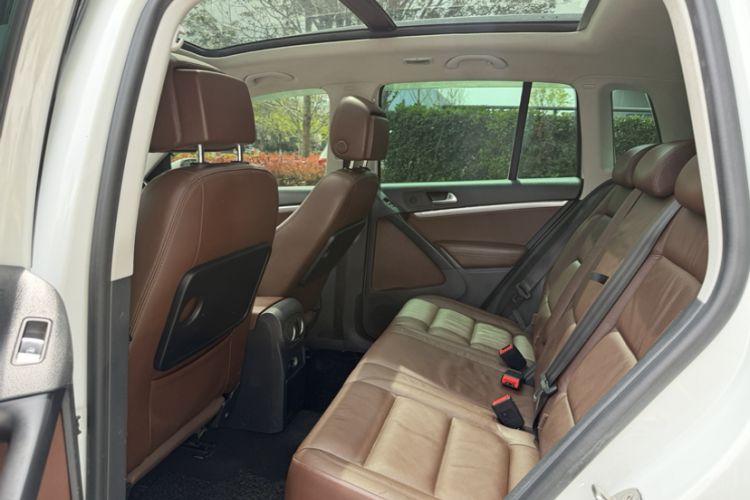 Used Volkswagen Tiguan 2015 2.0 TSI Comfort Edition Interior 4