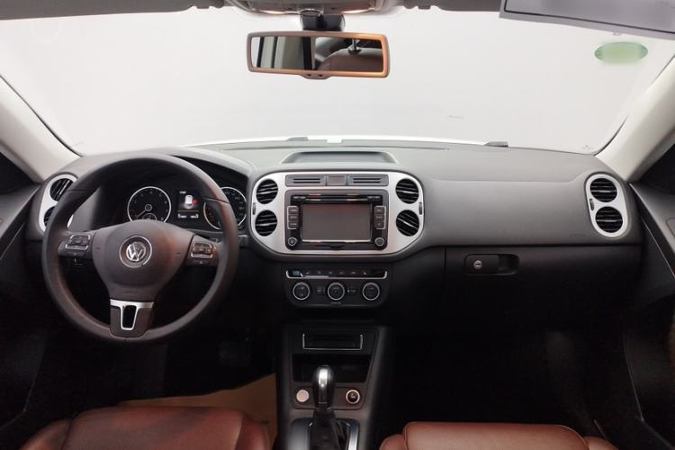 Used Volkswagen Tiguan 2015 1.8TSI Automatic Two-Wheel Drive Luxury Model Interior 4