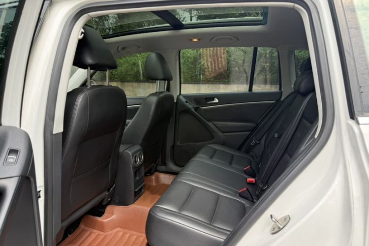 Used Volkswagen Tiguan 2015 1.8TSI Automatic Two-Wheel Drive Luxury Model Interior 5