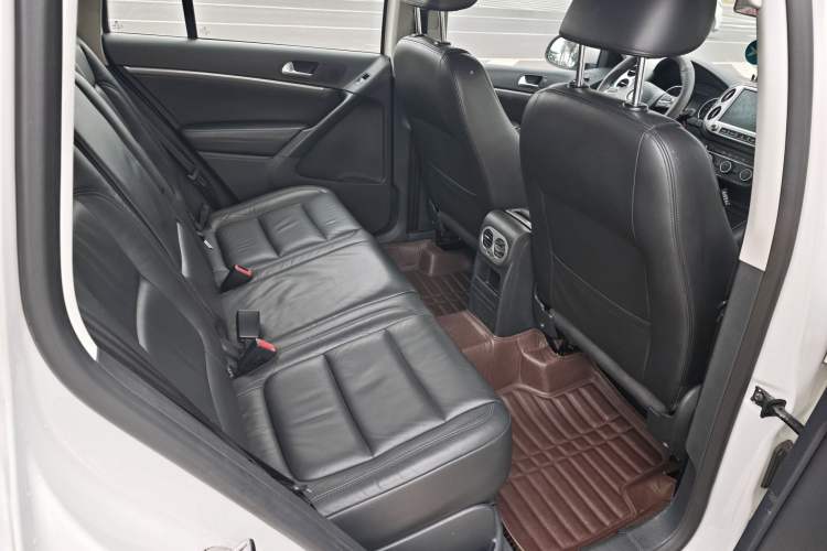 Used Volkswagen Tiguan 2015 1.8TSI Automatic Two-Wheel Drive Comfort Edition Interior 5