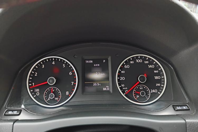 Used Volkswagen Tiguan 2015 2.0 TSI Automatic All-Wheel Drive Flagship Edition Interior 5