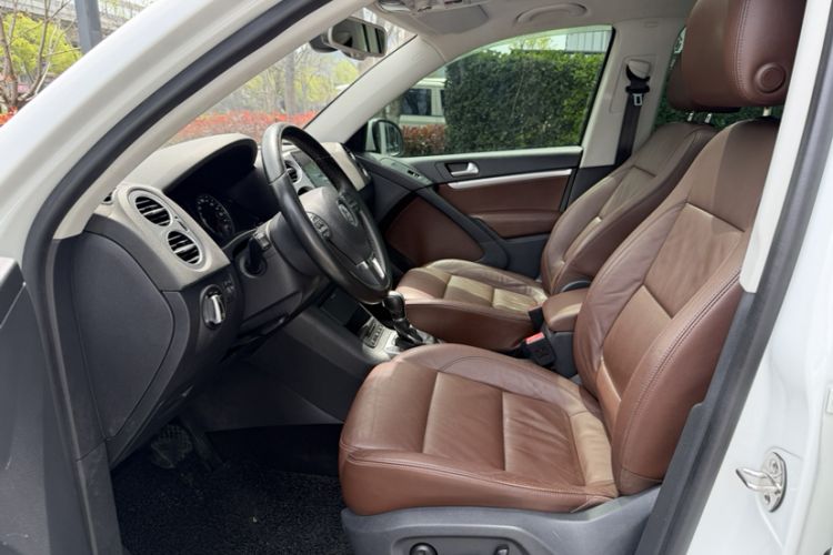 Used Volkswagen Tiguan 2015 2.0 TSI Comfort Edition Interior 5