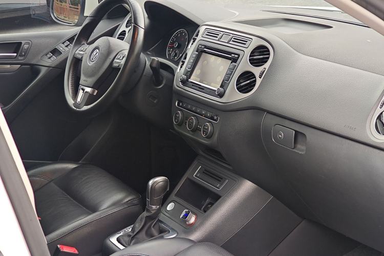 Used Volkswagen Tiguan 2015 1.8TSI Automatic Two-Wheel Drive Luxury Model Interior 6