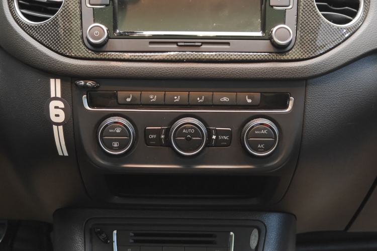 Used Volkswagen Tiguan 2015 1.8TSI Automatic All-Wheel-Drive Luxury Model Interior 7