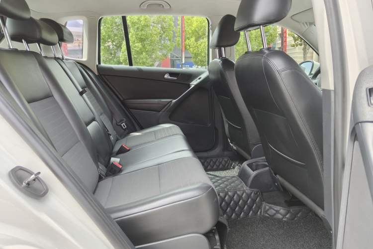 Used Volkswagen Tiguan 2015 1.8TSI Automatic Two-Wheel Drive Trend Edition Interior 8
