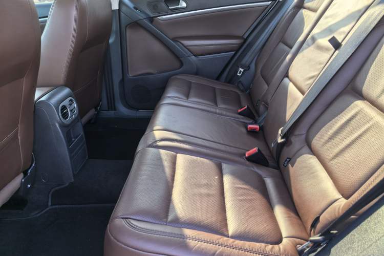 Used Volkswagen Tiguan 2015 1.8TSI Automatic Two-Wheel Drive Luxury Model Interior 8