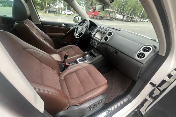 Used Volkswagen Tiguan 2015 2.0 TSI Automatic All-Wheel Drive Flagship Edition Interior 9