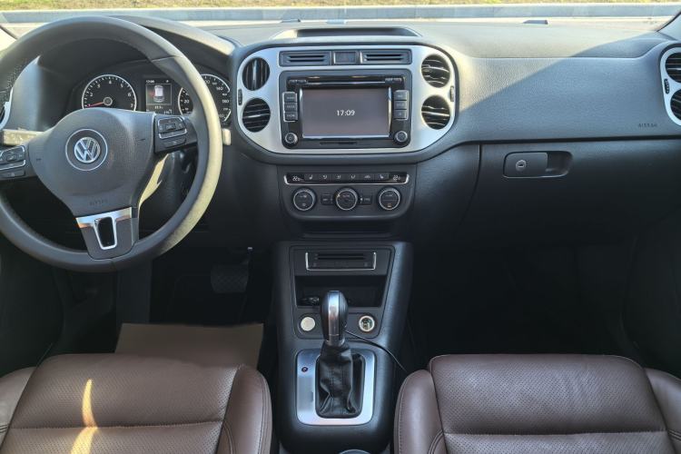 Used Volkswagen Tiguan 2015 1.8TSI Automatic Two-Wheel Drive Luxury Model Interior 9