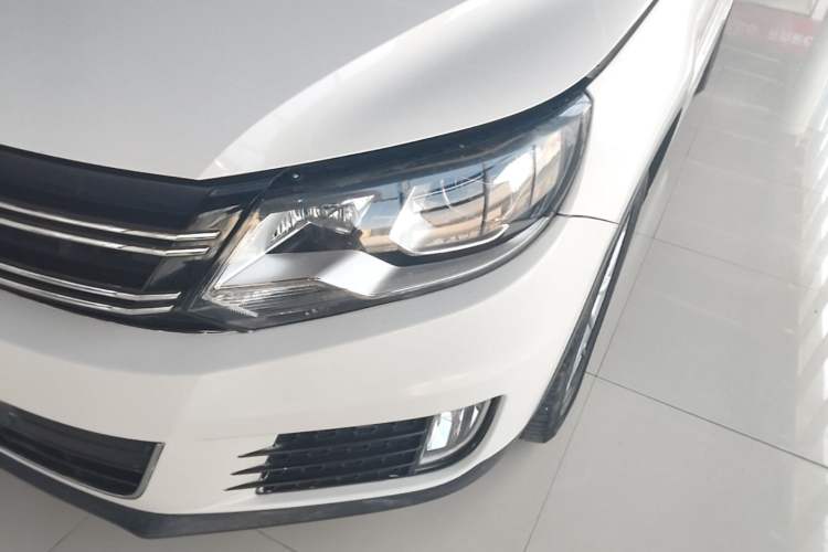 Used Volkswagen Tiguan 2015 1.8TSI Automatic All-Wheel Drive Style Vision Edition Left Front Headlight