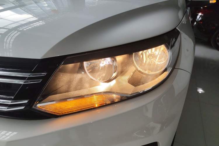 Used Volkswagen Tiguan 2015 2.0 TSI Comfort Edition Left Front Headlight