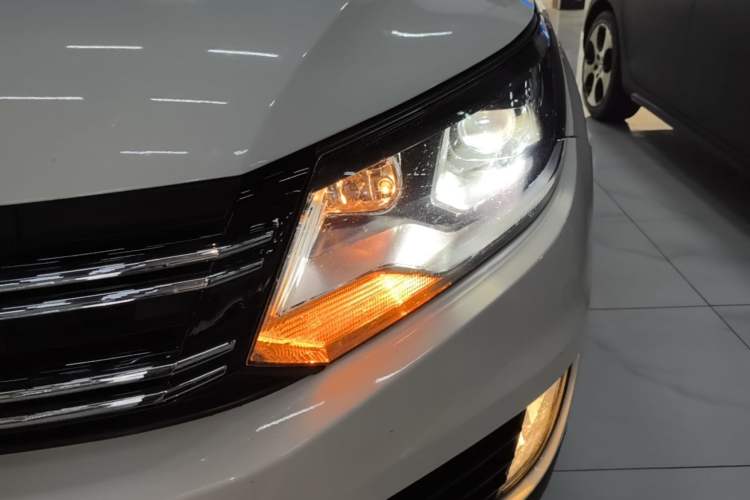 Used Volkswagen Tiguan 2015 1.8TSI Automatic Two-Wheel Drive Trend Edition Left Front Headlight