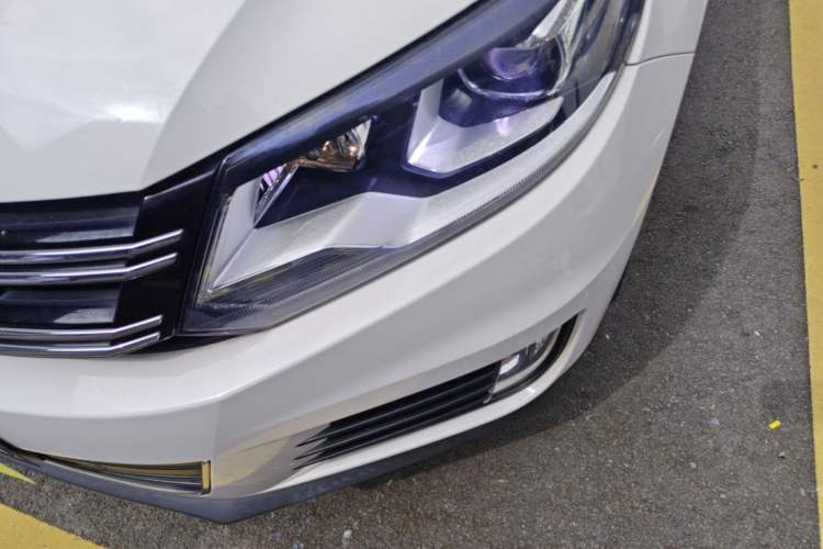 Used Volkswagen Tiguan 2015 2.0 TSI Automatic All-Wheel Drive Comfort Vision Edition Left Front Headlight
