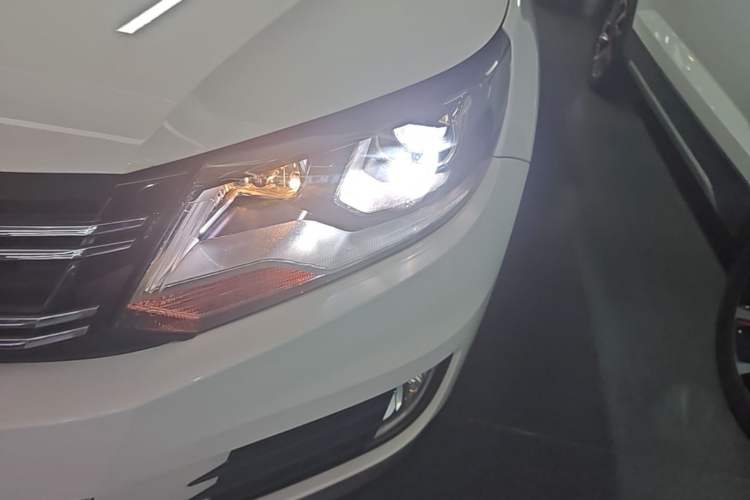 Used Volkswagen Tiguan 2015 1.8TSI Automatic Two-Wheel Drive Trend Edition Left Front Headlight