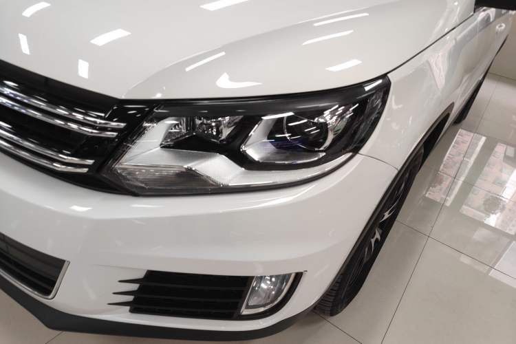 Used Volkswagen Tiguan 2015 1.8TSI Automatic All-Wheel-Drive Luxury Model Left Front Headlight
