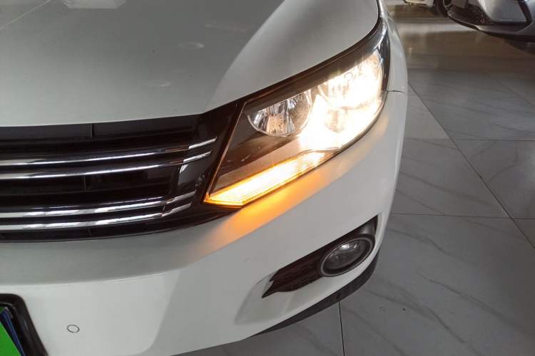 Used Volkswagen Tiguan 2015 2.0 TSI Comfort Edition Left Front Headlight