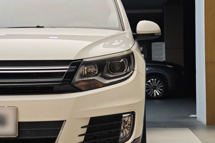 Used Volkswagen Tiguan 2015 1.8TSI Automatic All-Wheel-Drive Luxury Model Left Front Headlight