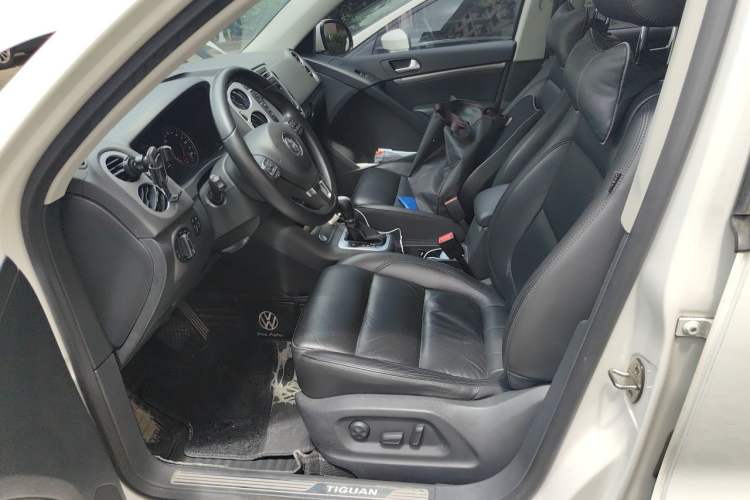 Used Volkswagen Tiguan 2015 1.8TSI Automatic All-Wheel-Drive Luxury Model Left Front Seat
