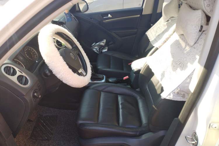 Used Volkswagen Tiguan 2015 1.8TSI Automatic All-Wheel-Drive Luxury Model Left Front Seat