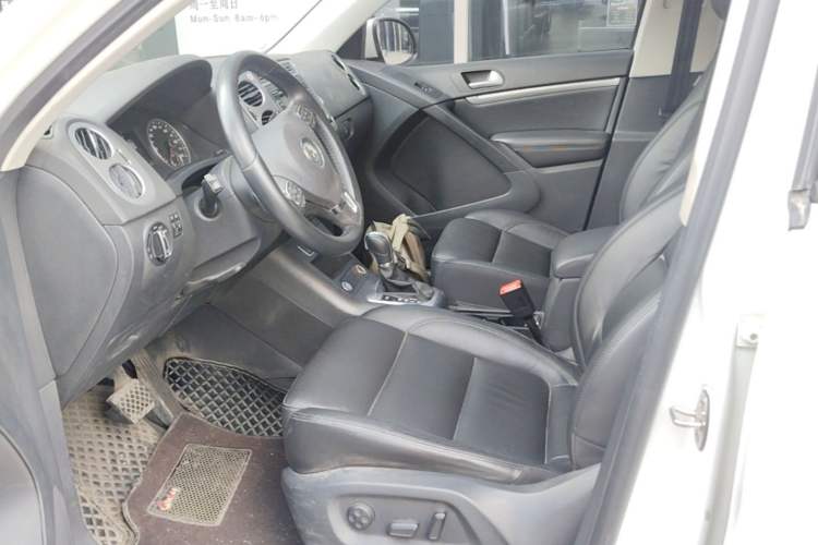 Used Volkswagen Tiguan 2015 1.8TSI Automatic All-Wheel-Drive Luxury Model Left Front Seat
