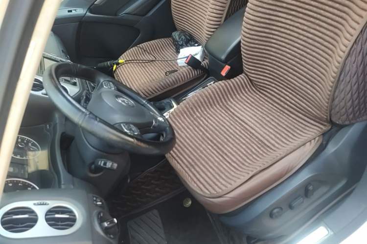 Used Volkswagen Tiguan 2015 1.8TSI Automatic All-Wheel-Drive Luxury Model Left Front Seat