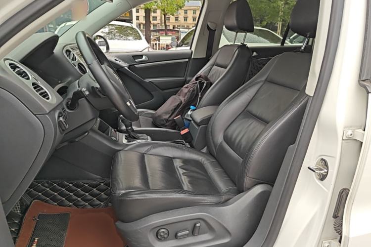 Used Volkswagen Tiguan 2015 1.8TSI Automatic All-Wheel-Drive Luxury Model Left Front Seat