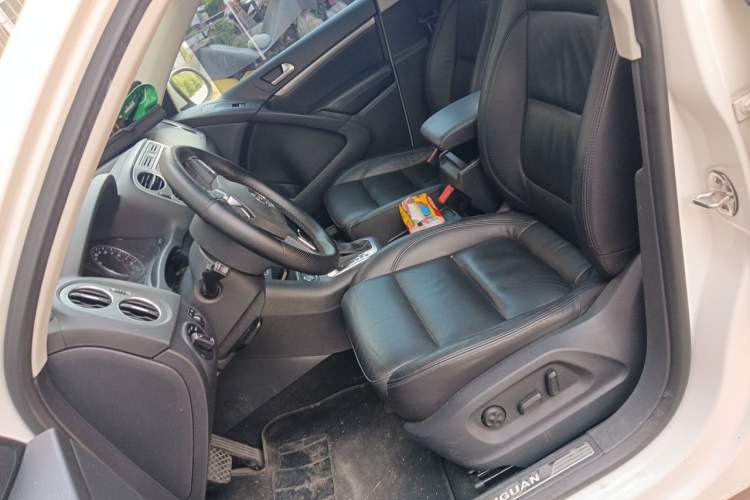 Used Volkswagen Tiguan 2015 1.8TSI Automatic All-Wheel-Drive Luxury Model Left Front Seat