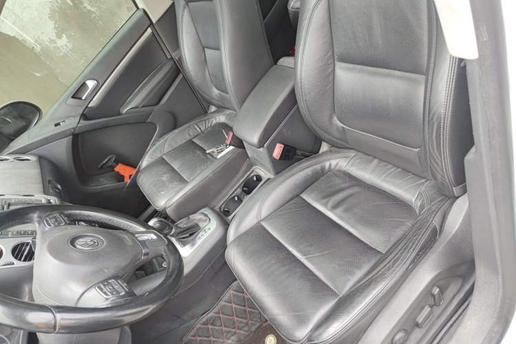Used Volkswagen Tiguan 2015 2.0 TSI Automatic All-Wheel Drive Luxury Edition Left Front Seat