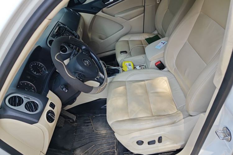 Used Volkswagen Tiguan 2015 1.8TSI Automatic All-Wheel-Drive Luxury Model Left Front Seat