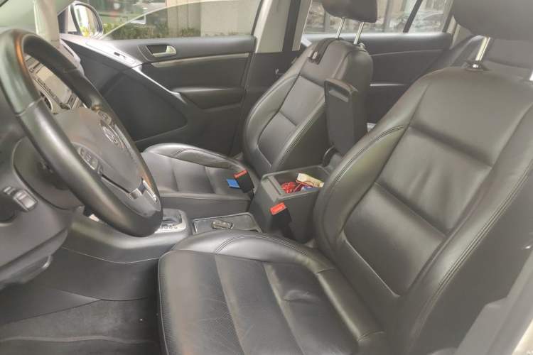 Used Volkswagen Tiguan 2015 1.8TSI Automatic All-Wheel-Drive Luxury Model Left Front Seat