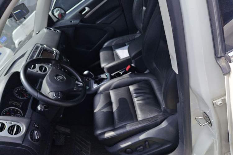 Used Volkswagen Tiguan 2015 2.0 TSI Automatic All-Wheel Drive Comfort Vision Edition Left Front Seat