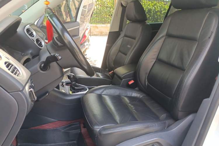 Used Volkswagen Tiguan 2015 1.8TSI Automatic All-Wheel-Drive Luxury Model Left Front Seat