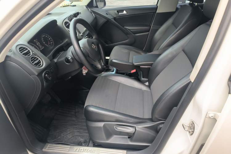 Used Volkswagen Tiguan 2015 1.8TSI Automatic Two-Wheel Drive Trend Edition Left Front Seat