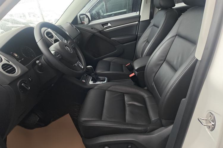 Used Volkswagen Tiguan 2015 2.0 TSI Automatic All-Wheel Drive Luxury Edition Left Front Seat