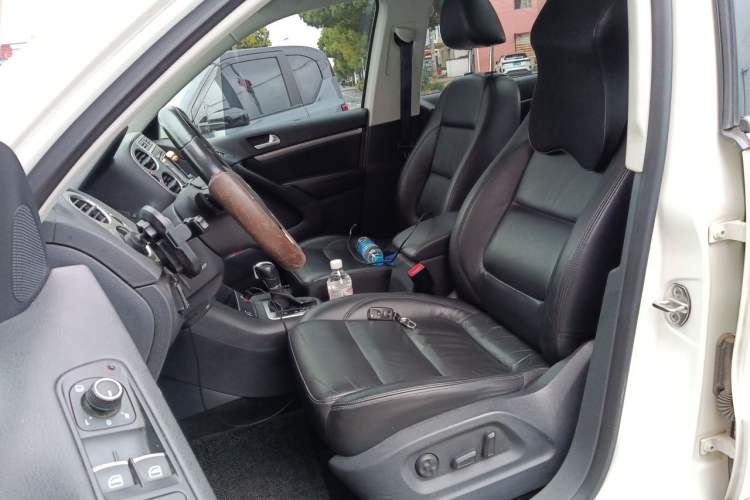 Used Volkswagen Tiguan 2015 1.8TSI Automatic All-Wheel-Drive Luxury Model Left Front Seat