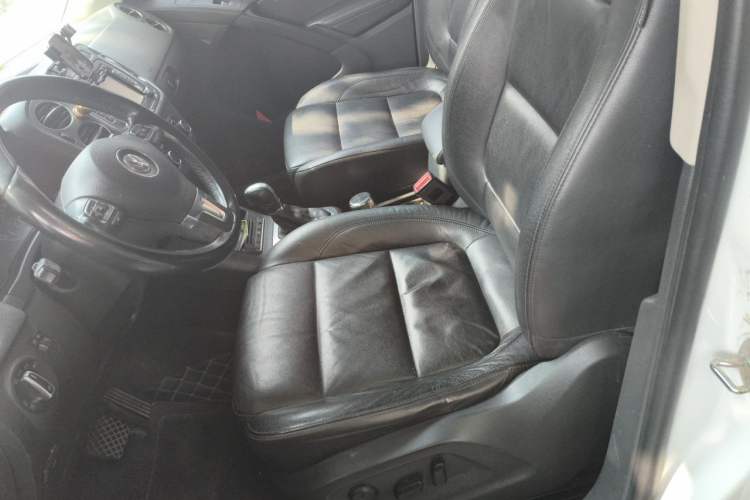 Used Volkswagen Tiguan 2015 2.0 TSI Comfort Edition Left Front Seat