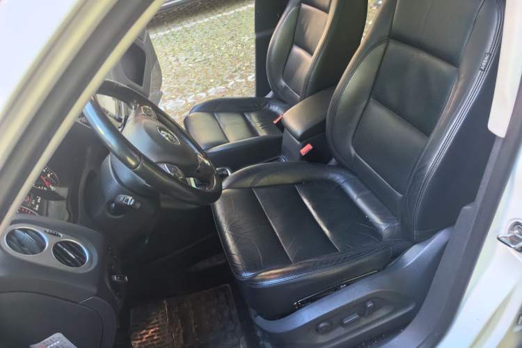 Used Volkswagen Tiguan 2015 1.8TSI Automatic All-Wheel-Drive Luxury Model Left Front Seat