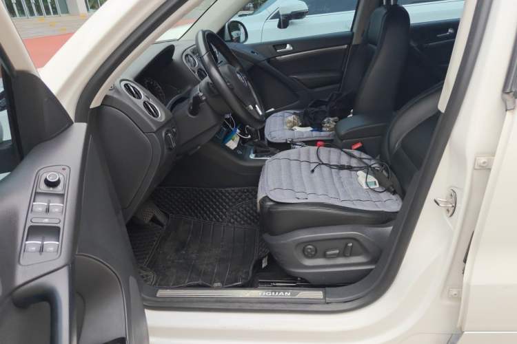 Used Volkswagen Tiguan 2015 1.8TSI Automatic All-Wheel-Drive Luxury Model Left Front Seat