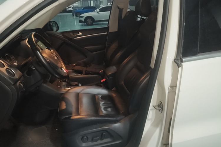 Used Volkswagen Tiguan 2015 2.0 TSI Automatic All-Wheel Drive Luxury Edition Left Front Seat