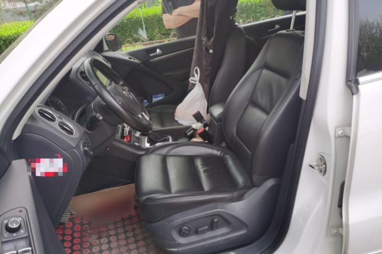 Used Volkswagen Tiguan 2015 2.0 TSI Automatic All-Wheel Drive Luxury Edition Left Front Seat