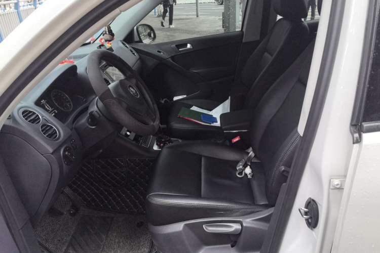 Used Volkswagen Tiguan 2015 1.8TSI Automatic Two-Wheel Drive Trend Edition Left Front Seat