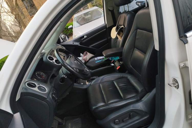 Used Volkswagen Tiguan 2015 1.8TSI Automatic All-Wheel-Drive Luxury Model Left Front Seat