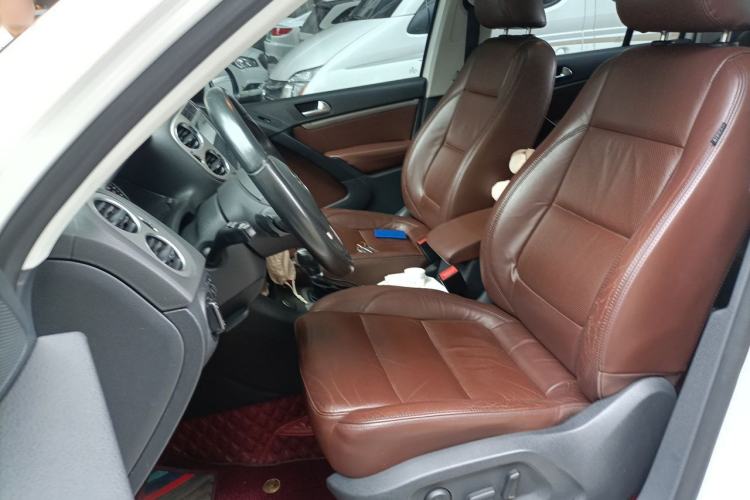 Used Volkswagen Tiguan 2015 1.8TSI Automatic All-Wheel-Drive Luxury Model Left Front Seat