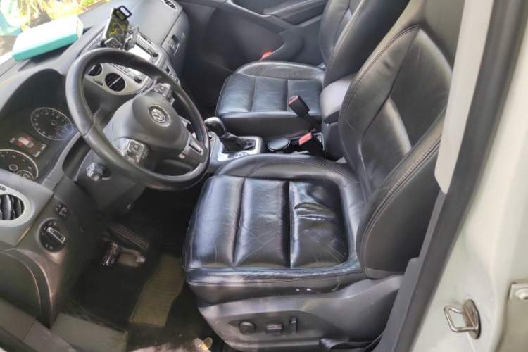 Used Volkswagen Tiguan 2015 1.8TSI Automatic All-Wheel-Drive Luxury Model Left Front Seat