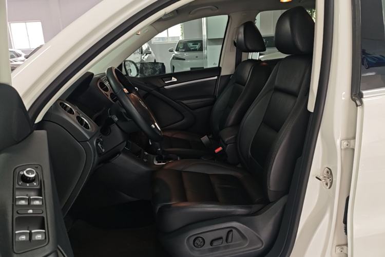 Used Volkswagen Tiguan 2015 1.8TSI Automatic All-Wheel-Drive Luxury Model Left Front Seat