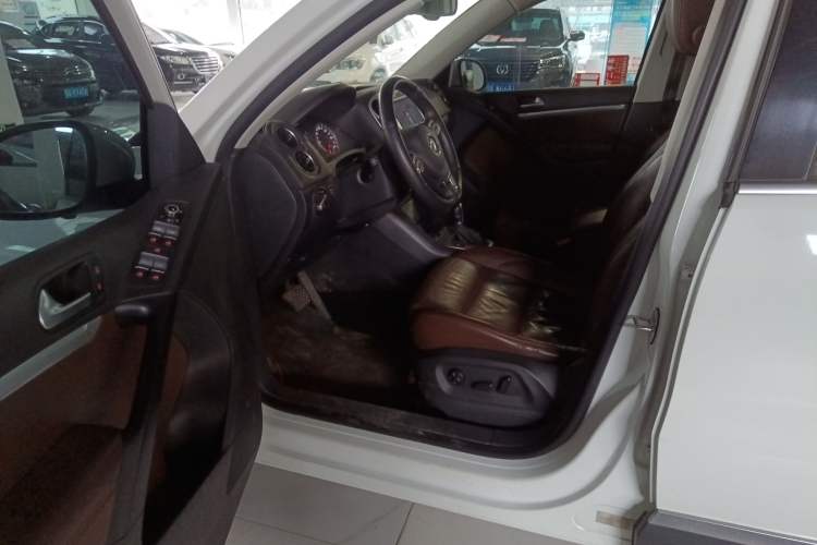 Used Volkswagen Tiguan 2015 2.0 TSI Comfort Edition Left Front Seat