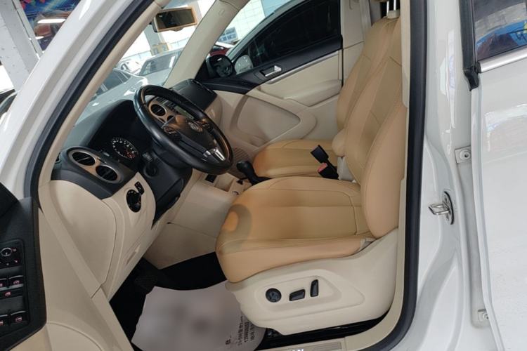 Used Volkswagen Tiguan 2015 1.8TSI Automatic All-Wheel-Drive Luxury Model Left Front Seat