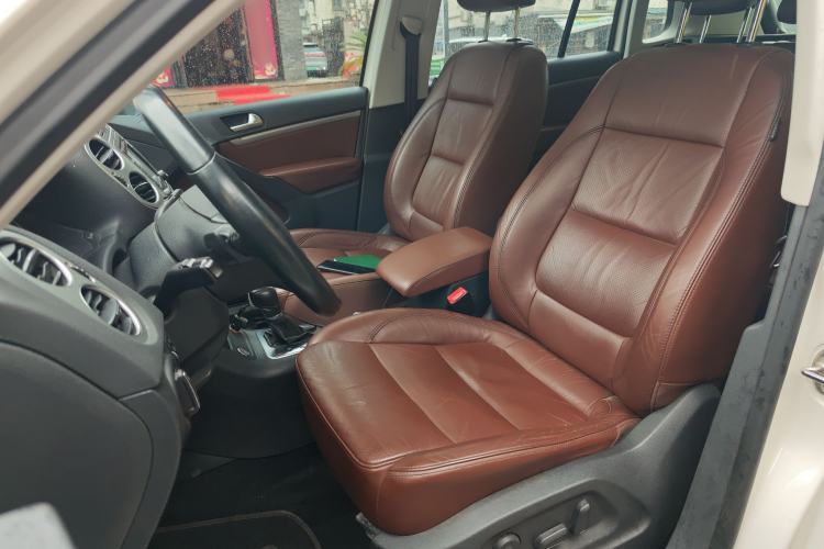 Used Volkswagen Tiguan 2015 2.0 TSI Automatic All-Wheel Drive Luxury Edition Left Front Seat