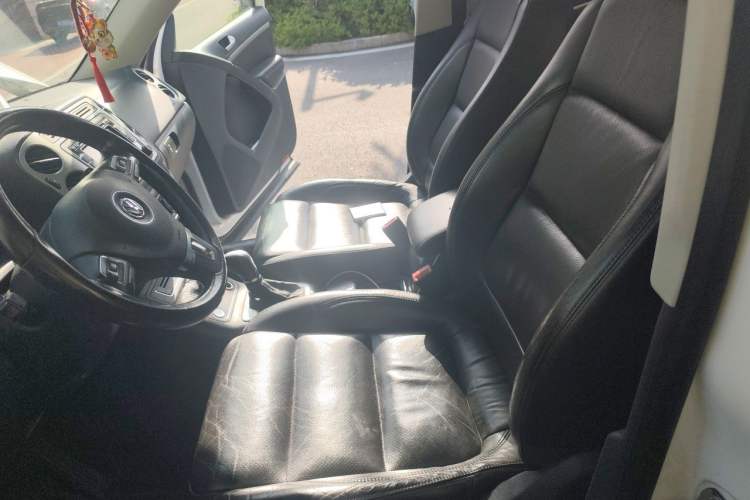 Used Volkswagen Tiguan 2015 1.8TSI Automatic All-Wheel-Drive Luxury Model Left Front Seat
